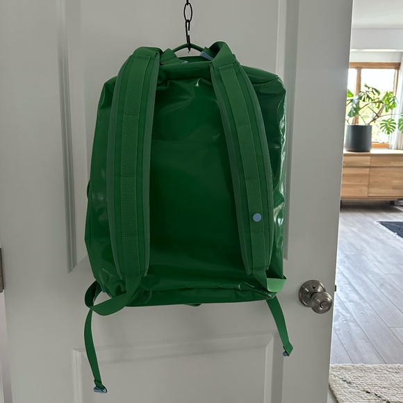 Baboon to the Moon x Drunk Elephant ◡̈ Limited Edition Green Go-Bag Mini 32L - Picture 4 of 15